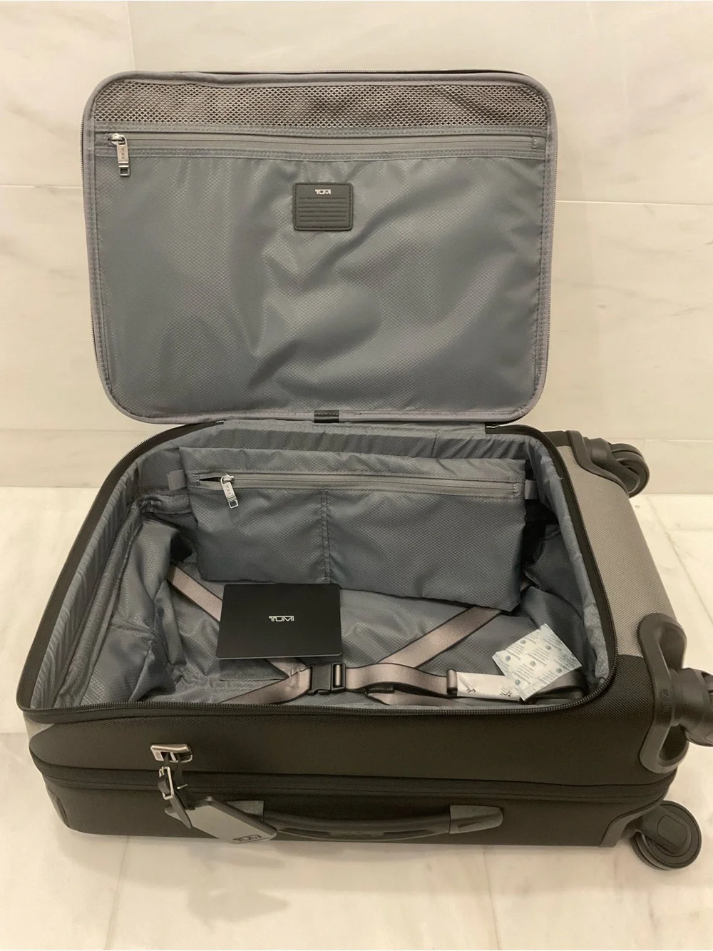 NEW Tumi MERGE 22” INTERNATIONAL FRONT LID Carry-on Suitcase - ALLOY & BLACK